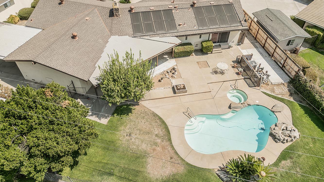 8287 E Sanders Ct, Fresno, CA 93737