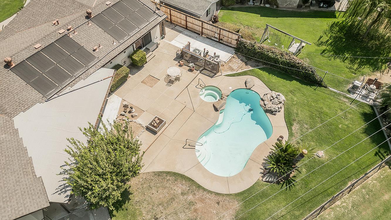 8287 E Sanders Ct, Fresno, CA 93737