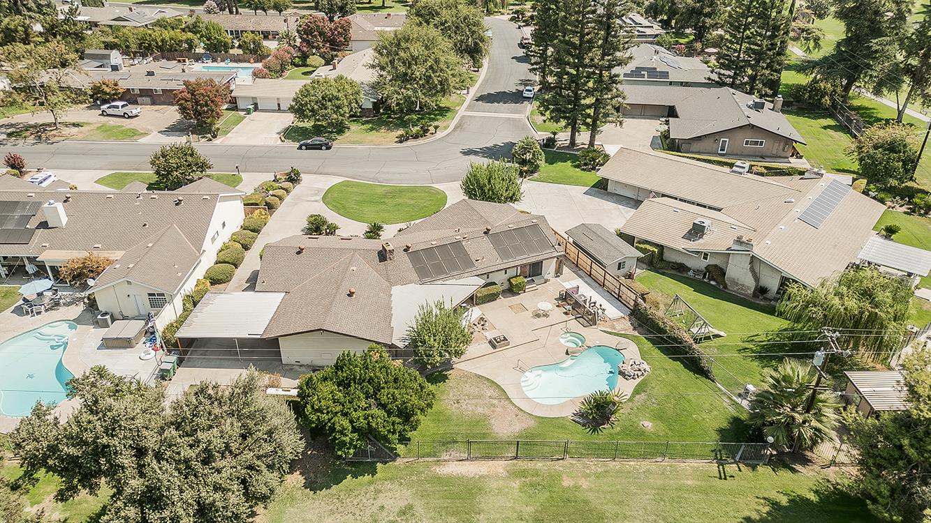 8287 E Sanders Ct, Fresno, CA 93737
