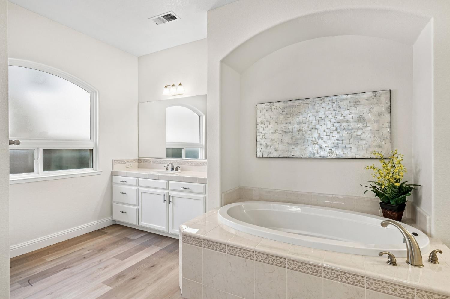 2935 E Omaha Ave, Fresno, CA 93720