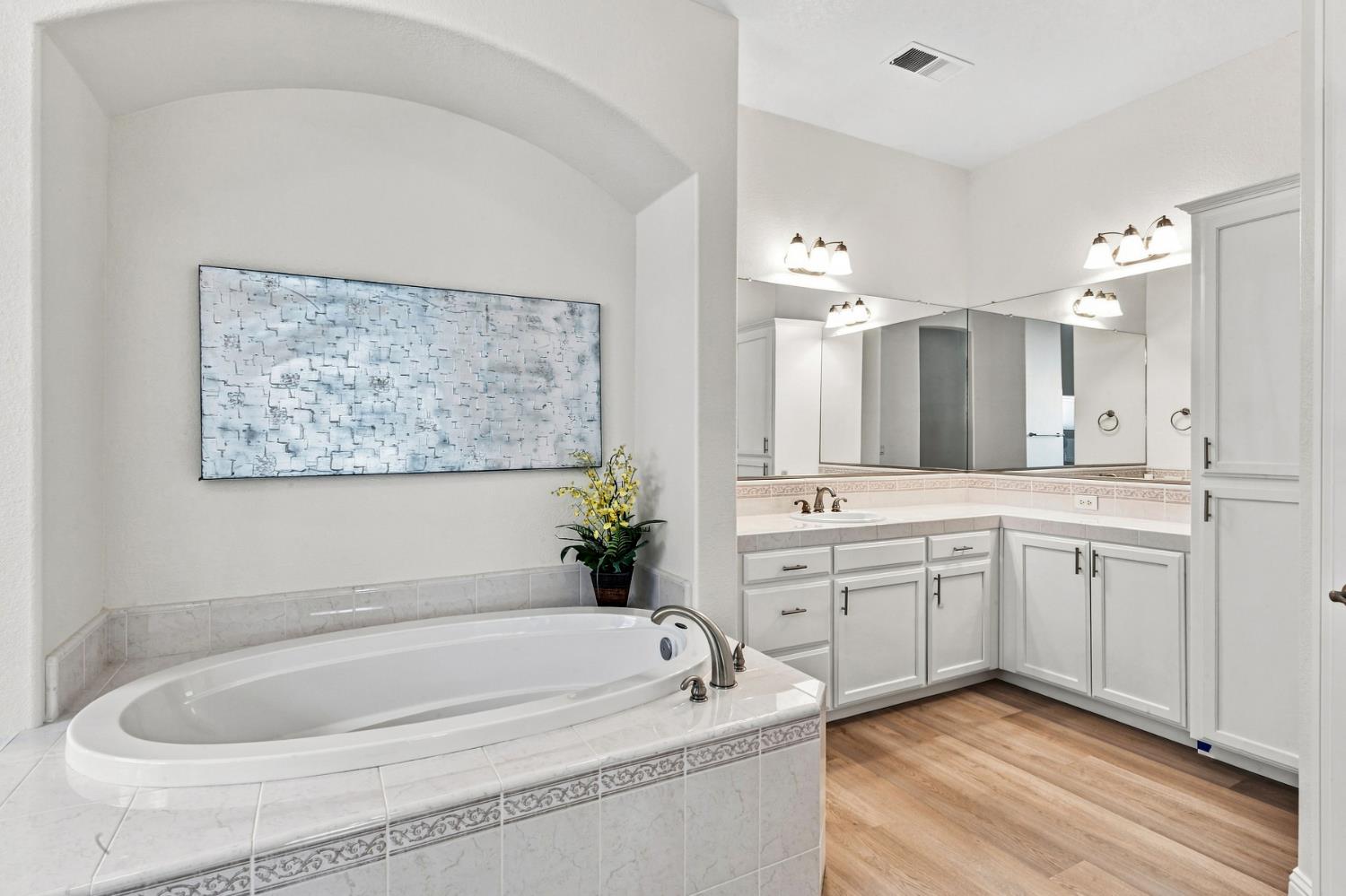 2935 E Omaha Ave, Fresno, CA 93720