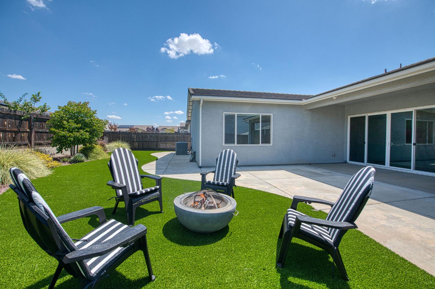 819 Pinnacle Dr W, Madera, CA 93636