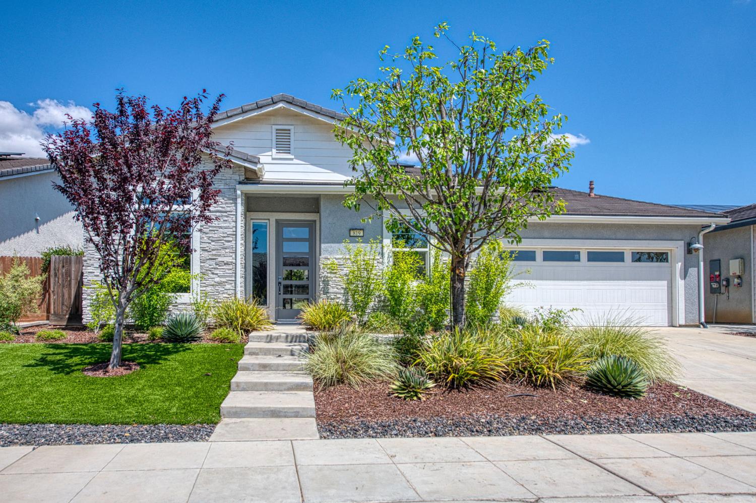 819 Pinnacle Dr W, Madera, CA 93636