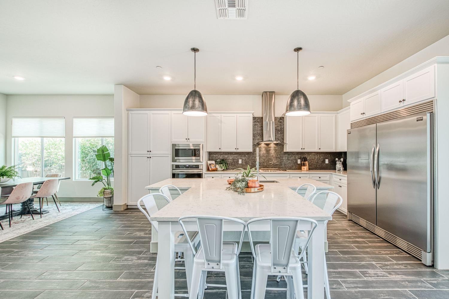 819 Pinnacle Dr W, Madera, CA 93636
