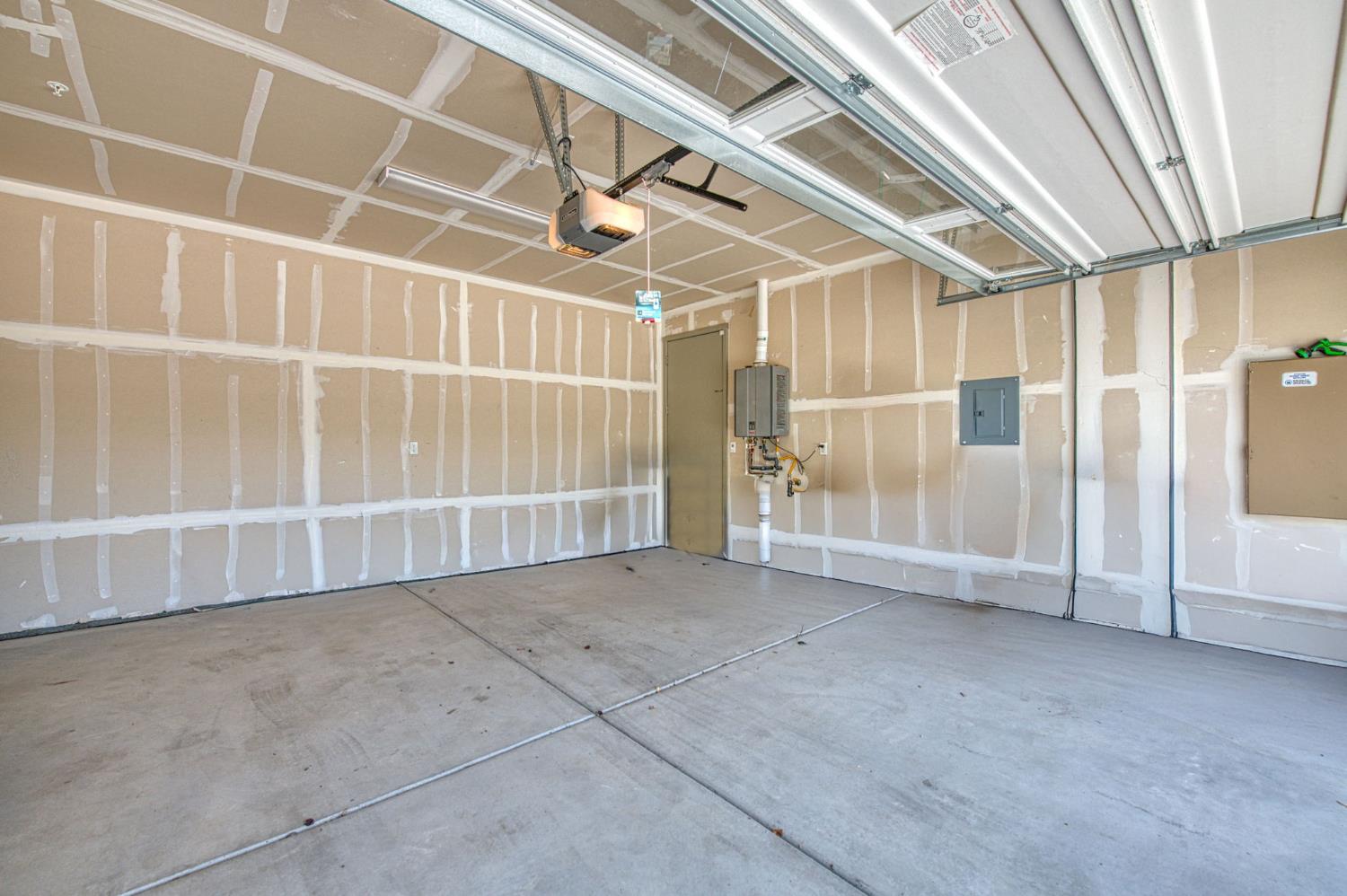 819 Pinnacle Dr W, Madera, CA 93636