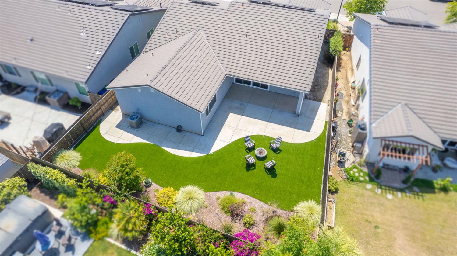 819 Pinnacle Dr W, Madera, CA 93636