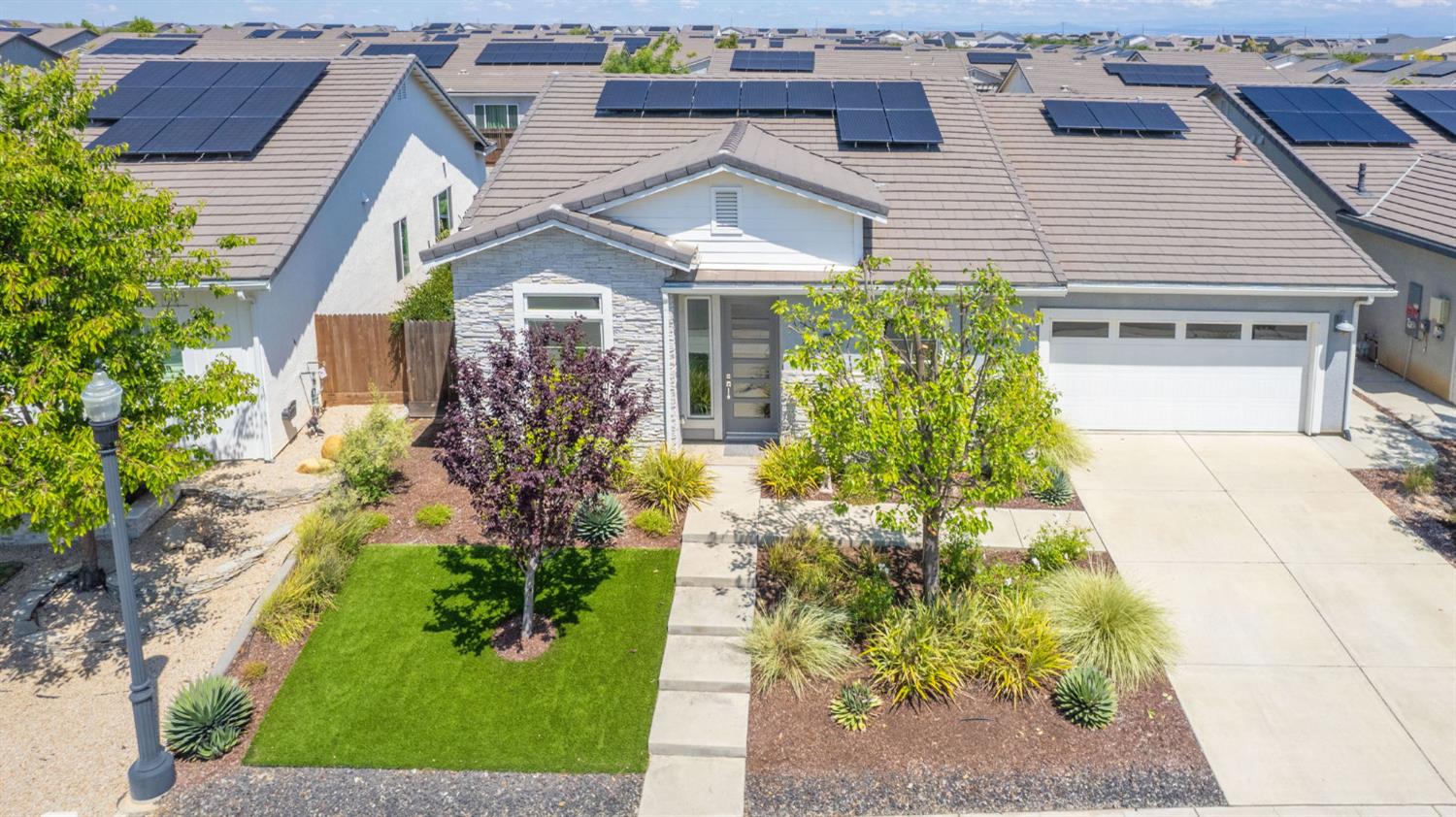 819 Pinnacle Dr W, Madera, CA 93636
