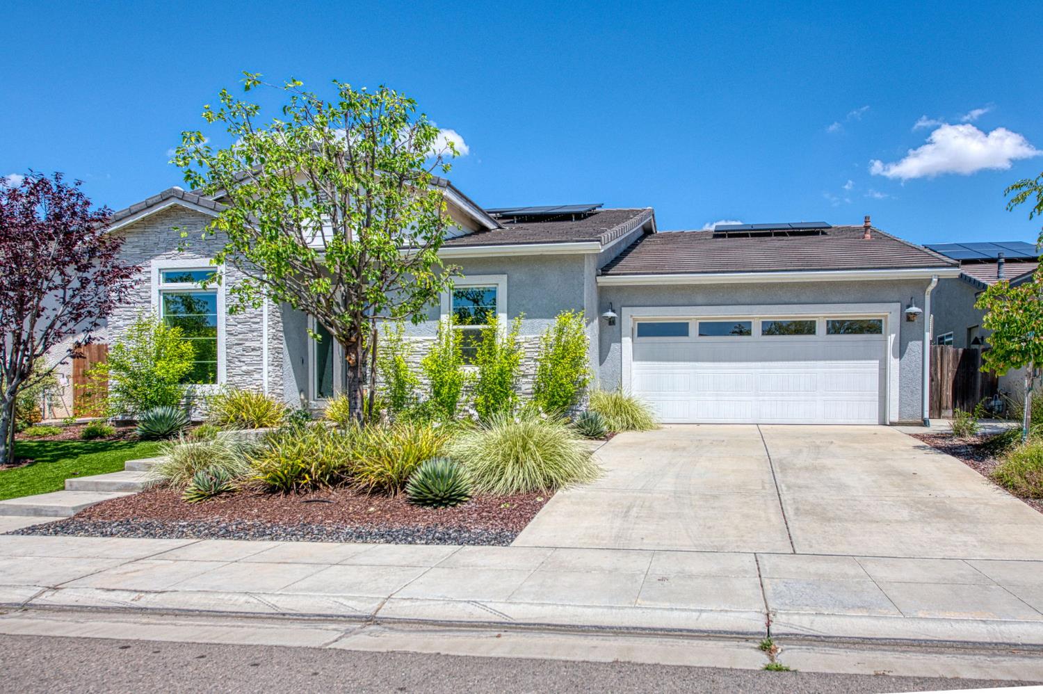 819 Pinnacle Dr W, Madera, CA 93636