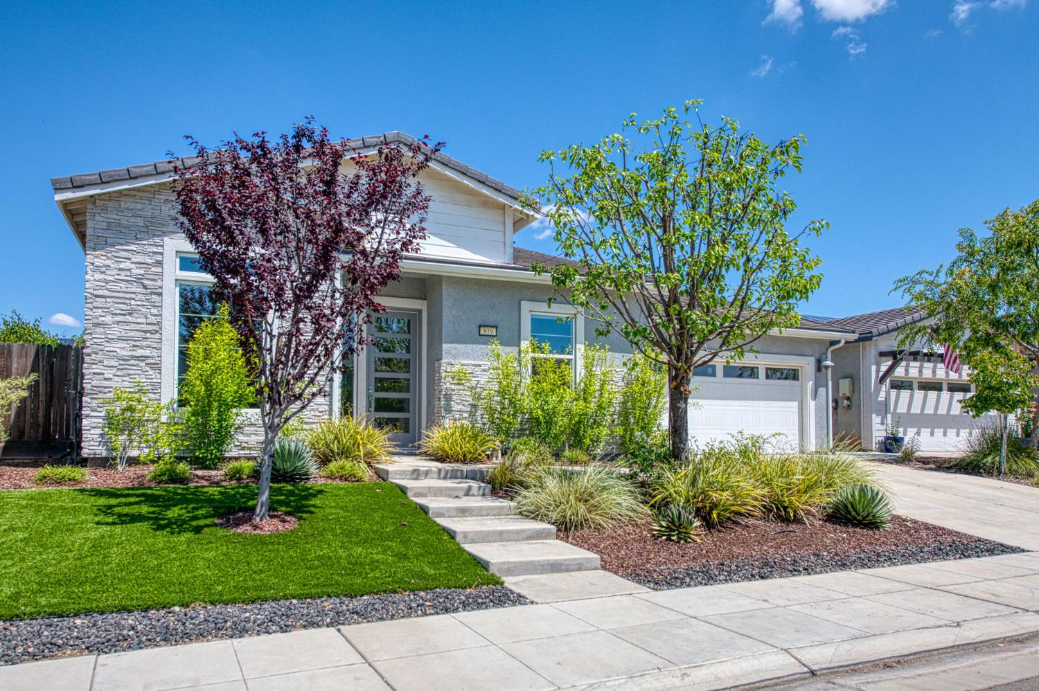 819 Pinnacle Dr W, Madera, CA 93636