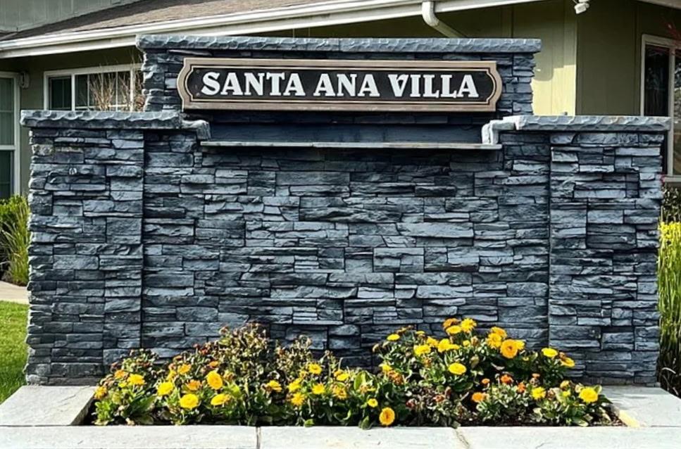 495 W Santa Ana #4, Clovis, CA 93612
