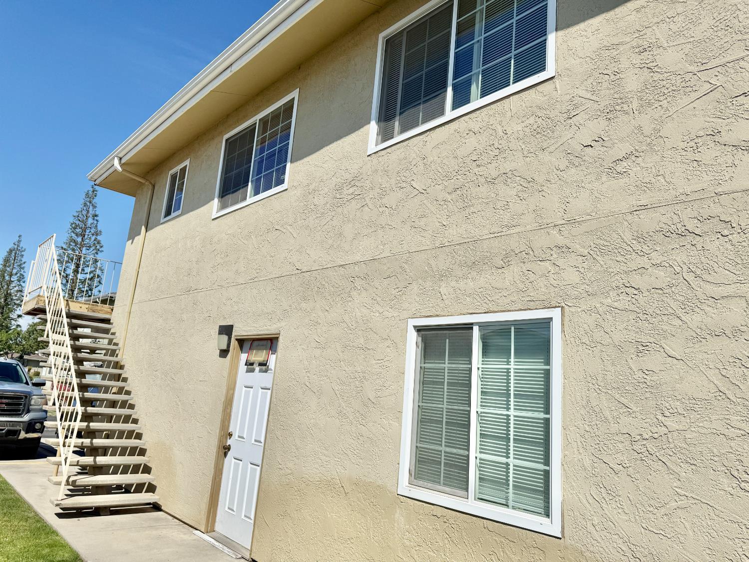 495 W Santa Ana #4, Clovis, CA 93612