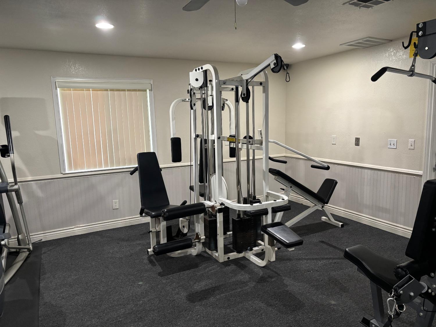 495 W Santa Ana #4, Clovis, CA 93612
