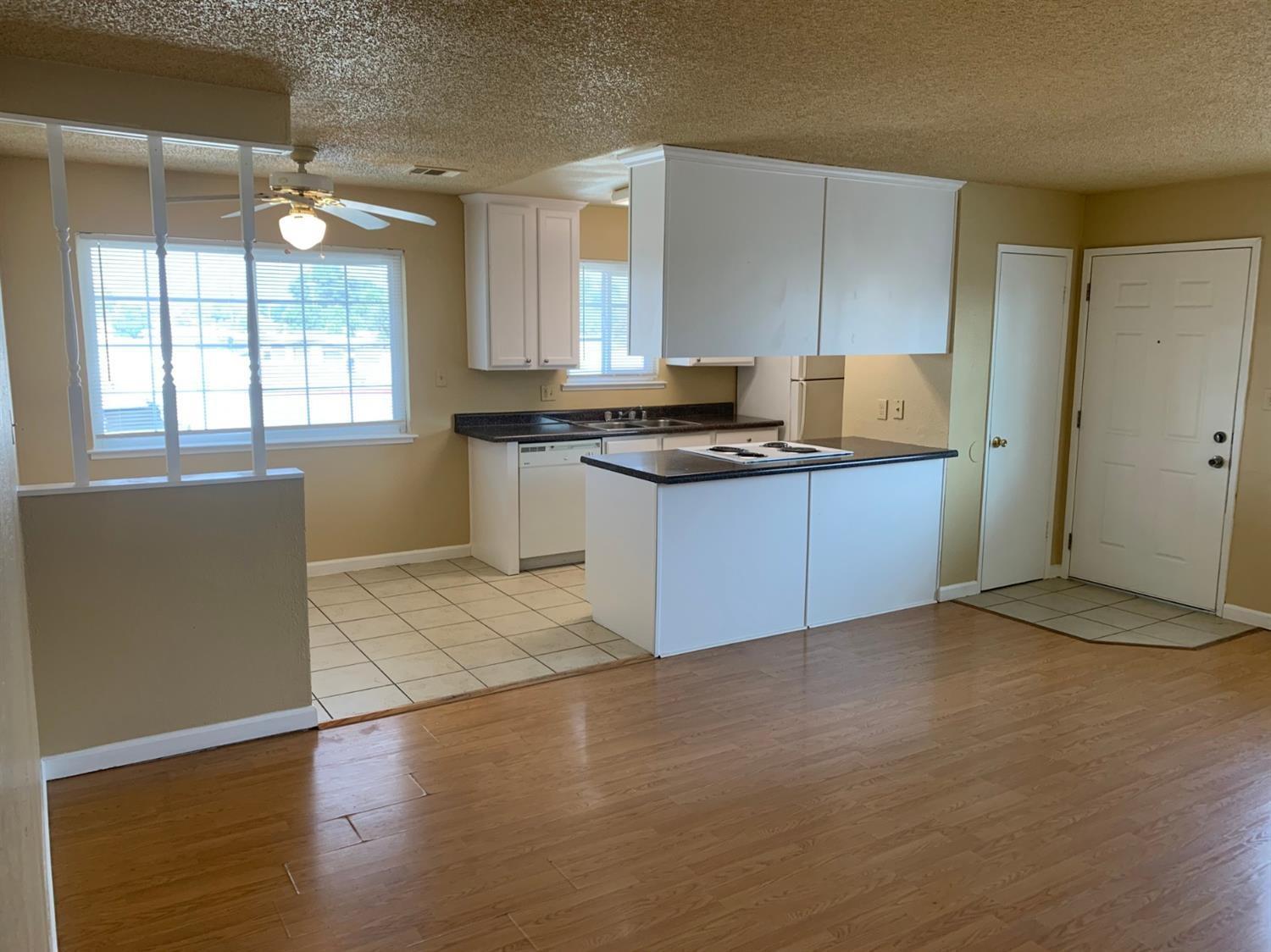 495 W Santa Ana #4, Clovis, CA 93612