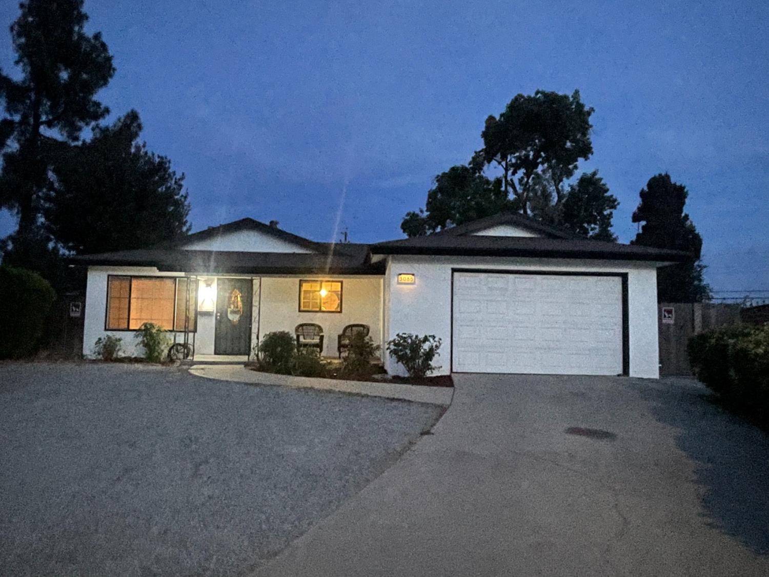 3085 W Sussex Way, Fresno, CA 93722
