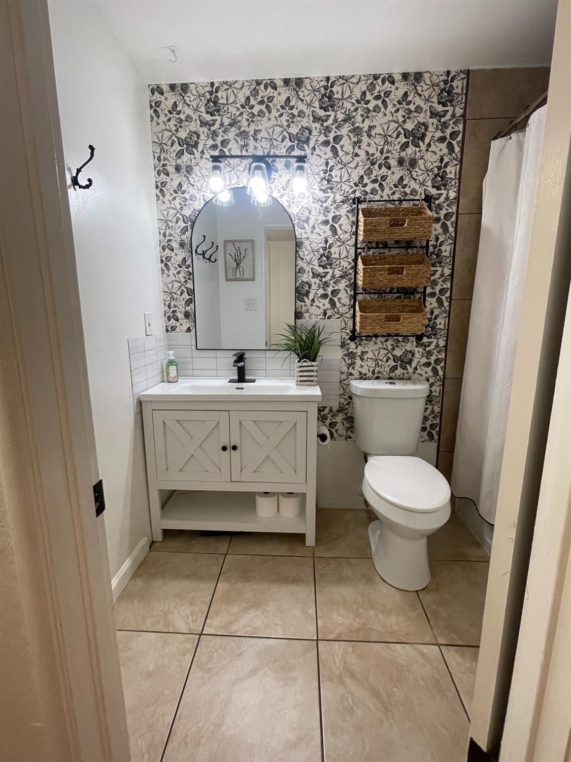 3085 W Sussex Way, Fresno, CA 93722