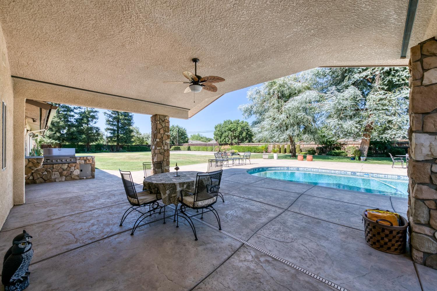 10270 Lanes Bridge Dr, Madera, CA 93636