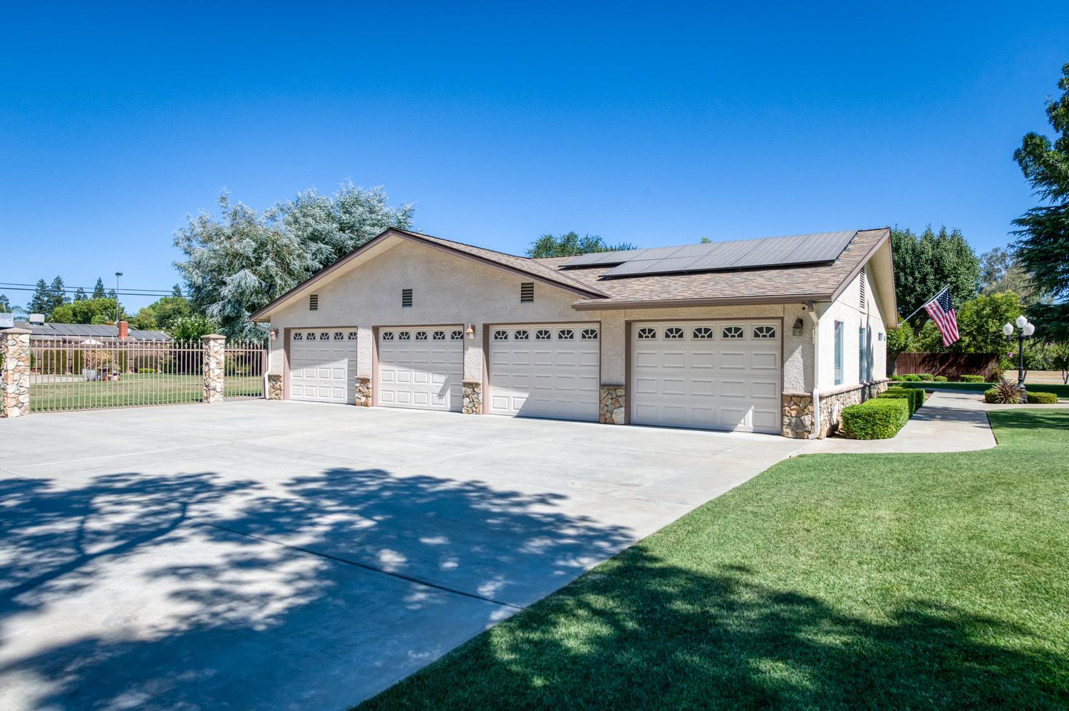 10270 Lanes Bridge Dr, Madera, CA 93636
