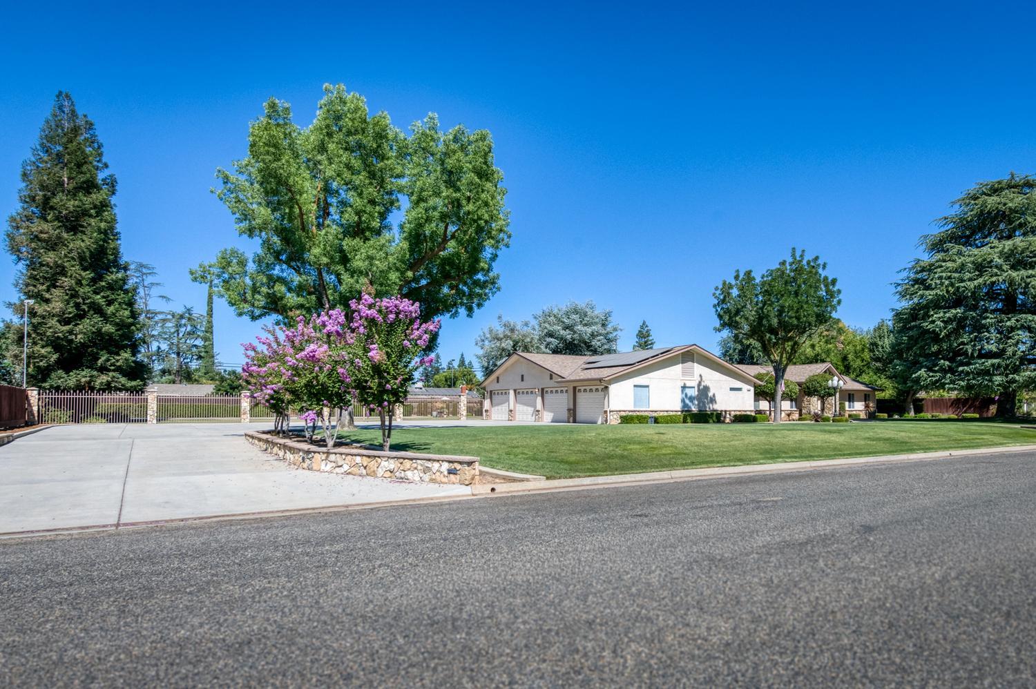 10270 Lanes Bridge Dr, Madera, CA 93636