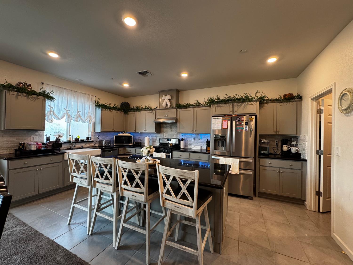 806 E Curtis Ave, Fowler, CA 93625