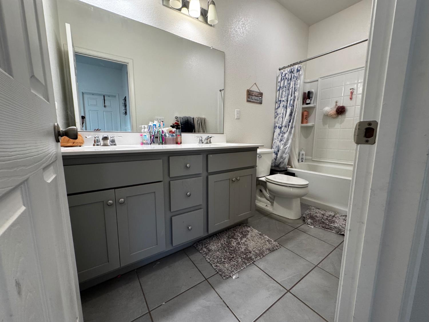 806 E Curtis Ave, Fowler, CA 93625