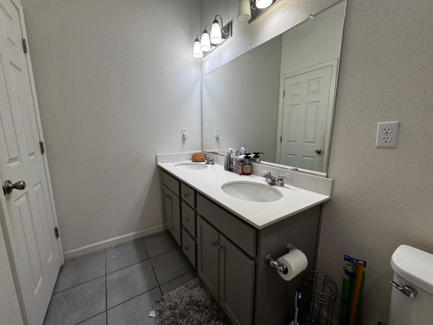 806 E Curtis Ave, Fowler, CA 93625