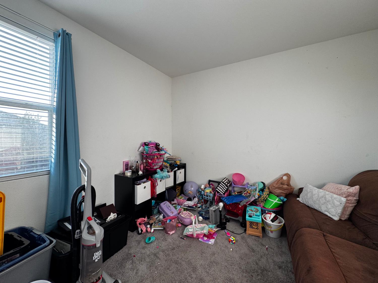 806 E Curtis Ave, Fowler, CA 93625