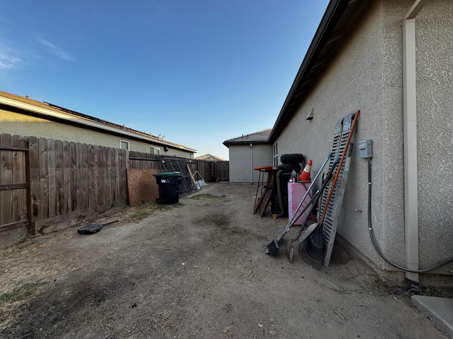 806 E Curtis Ave, Fowler, CA 93625