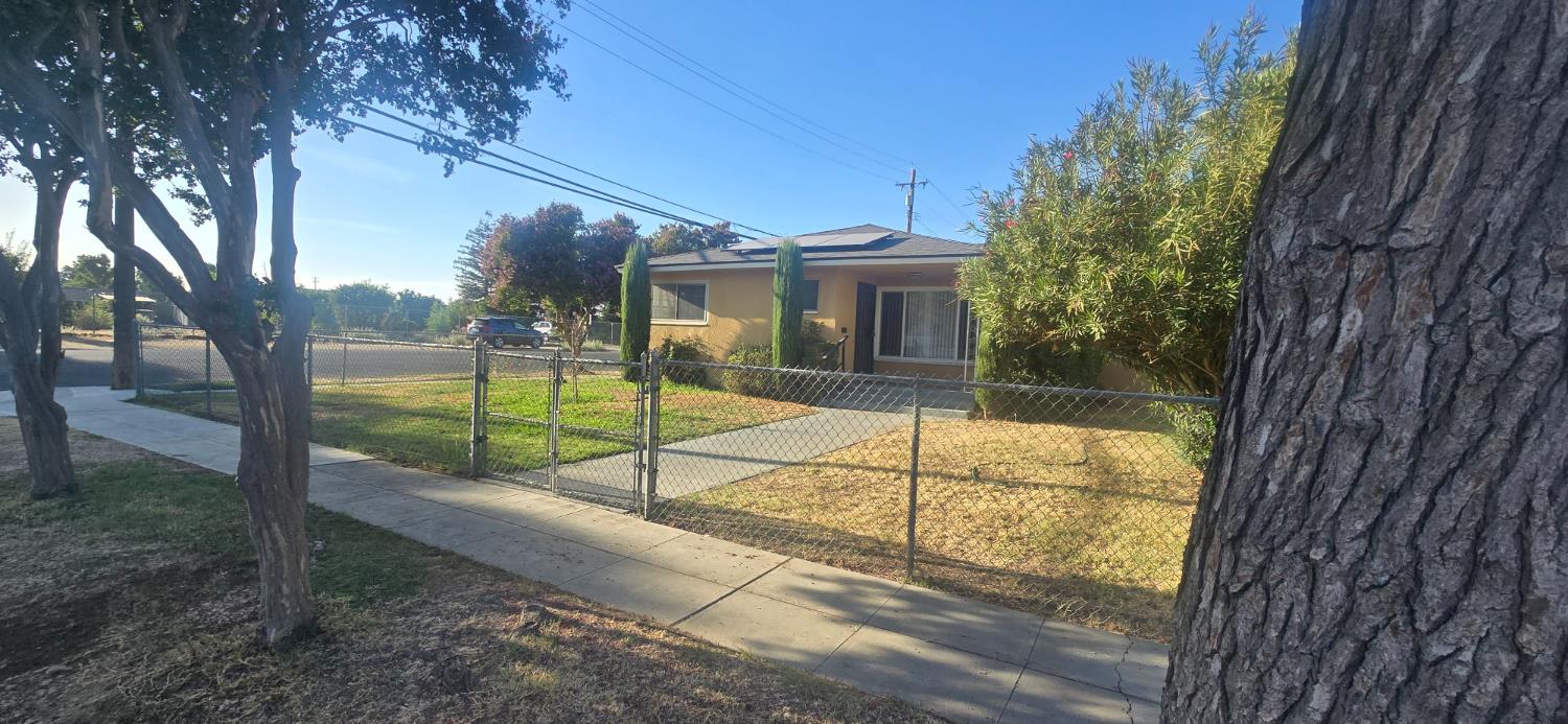 1642 W Robinson ave, Fresno, CA 93705