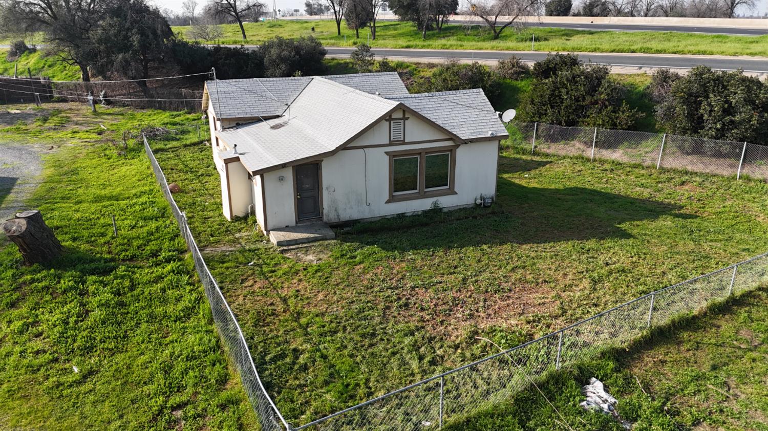 815 S Indiana St, Porterville, CA 93257