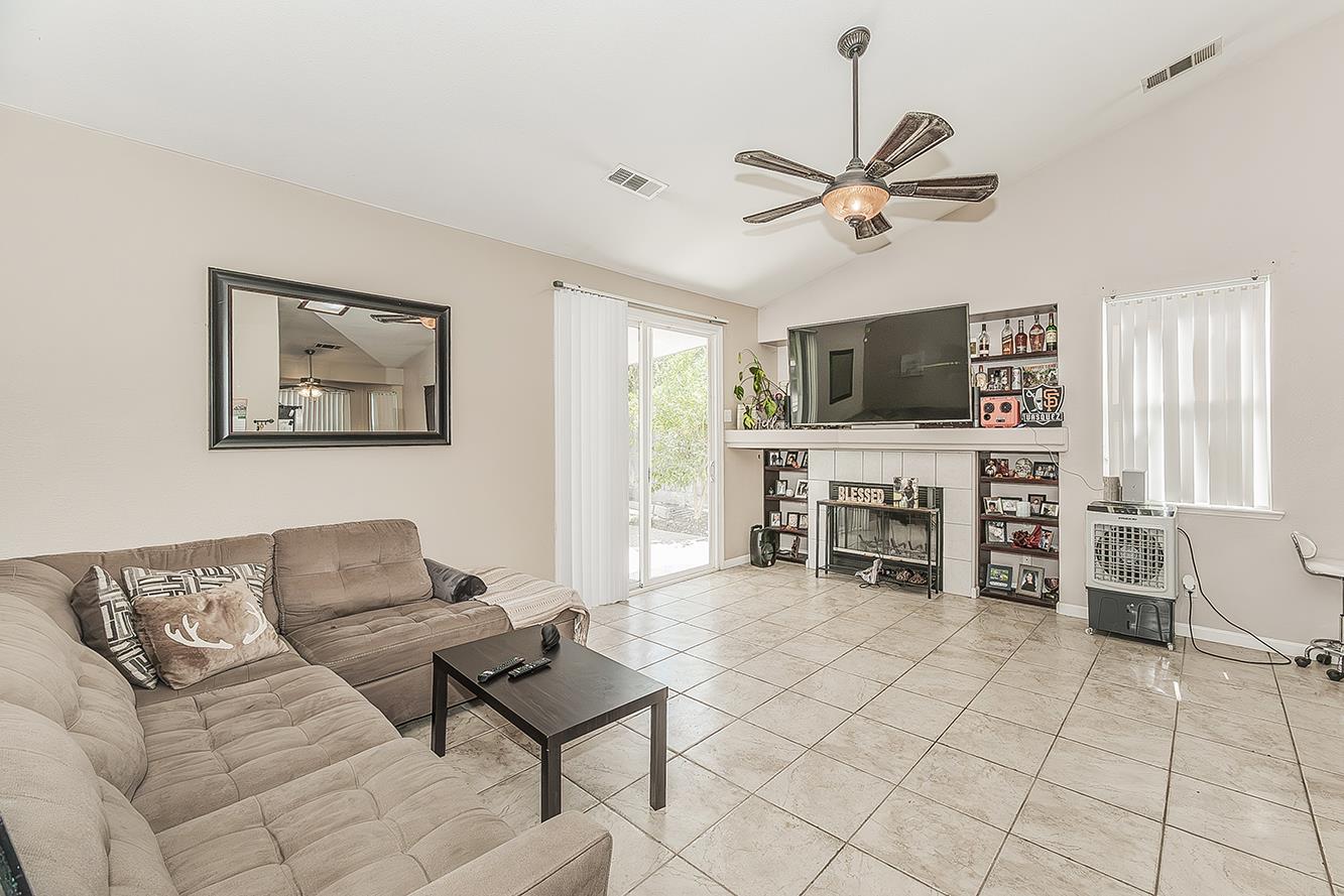 3704 Bryan St, Selma, CA 93662