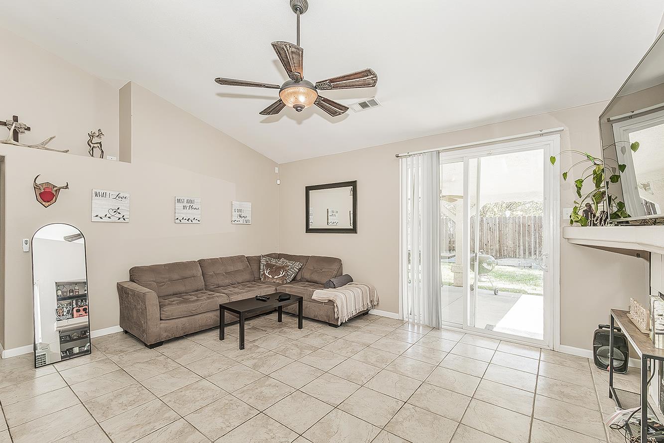 3704 Bryan St, Selma, CA 93662