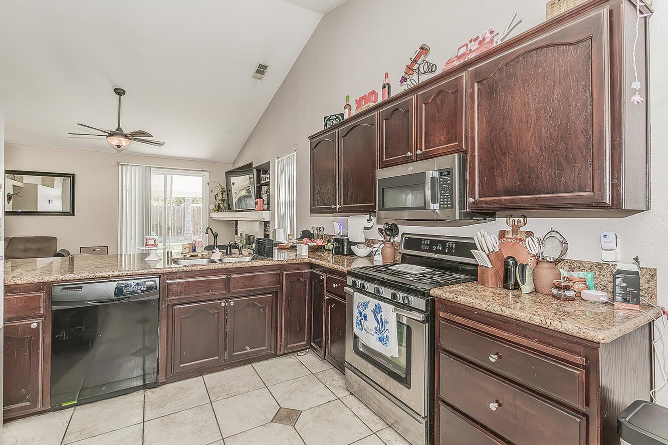 3704 Bryan St, Selma, CA 93662