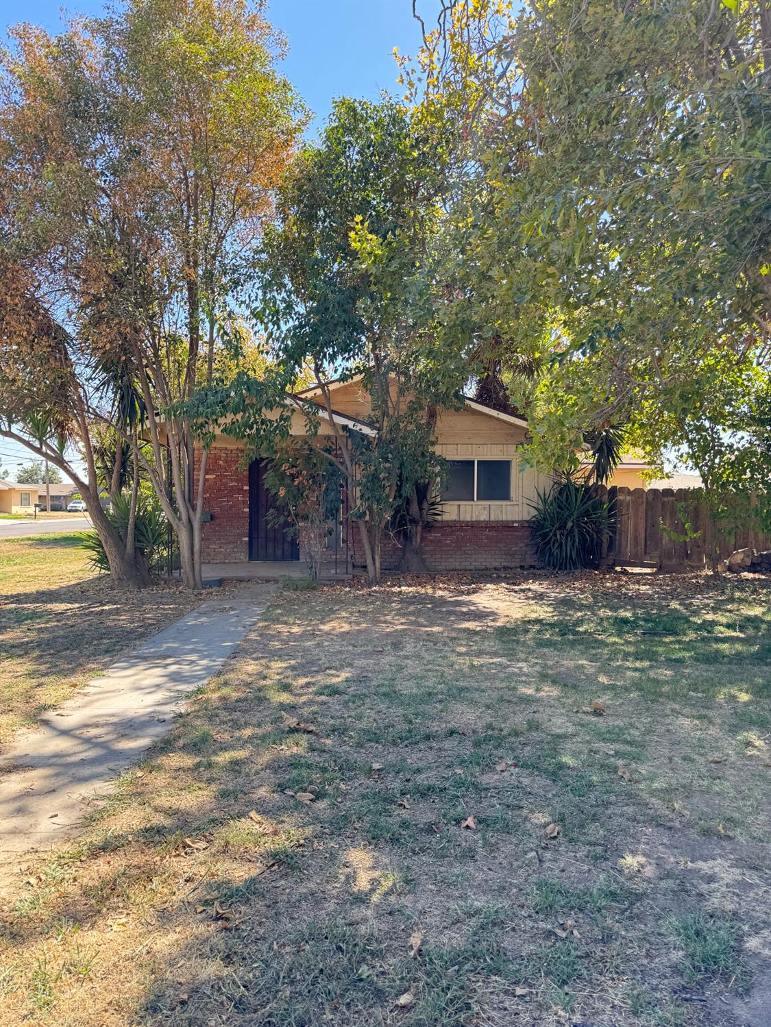 1900 W 4Th St, Madera, CA 93637