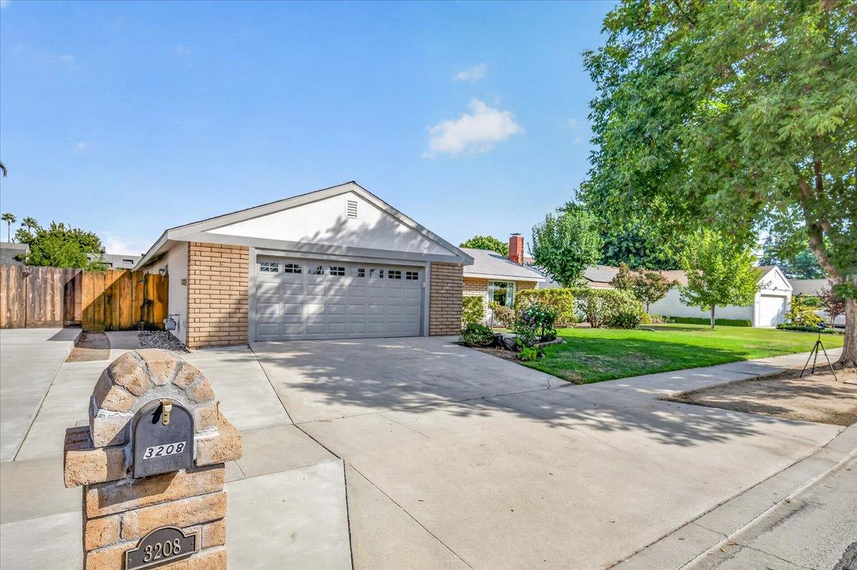 3208 E Palo Alto Ave, Fresno, CA 93710