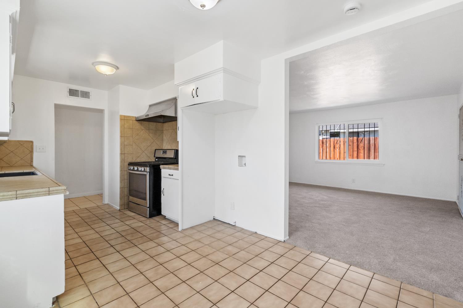 4584 E Tulare St, Fresno, CA 93702