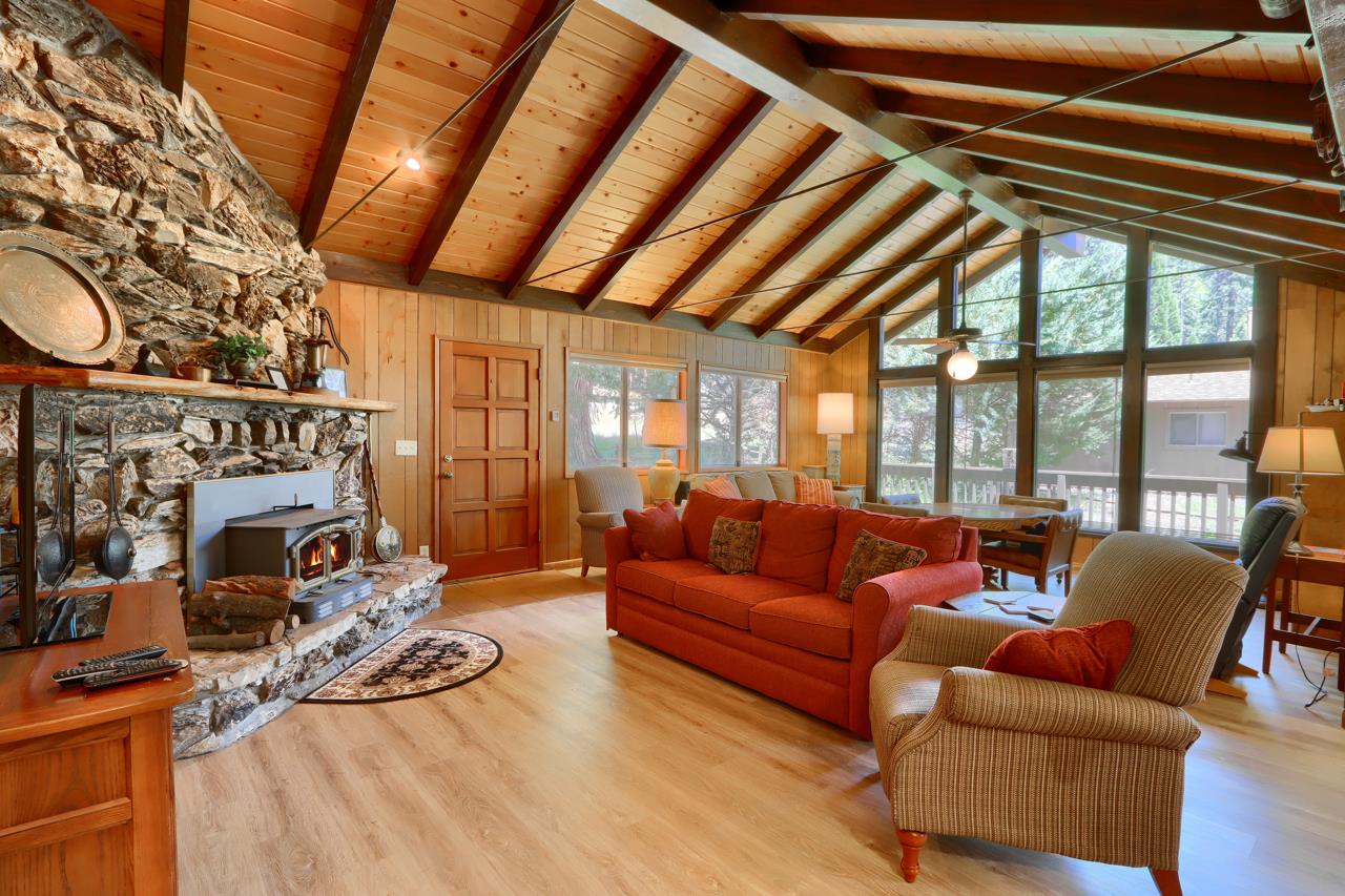 8067 Chilnualna Falls Rd, Wawona, CA 95389