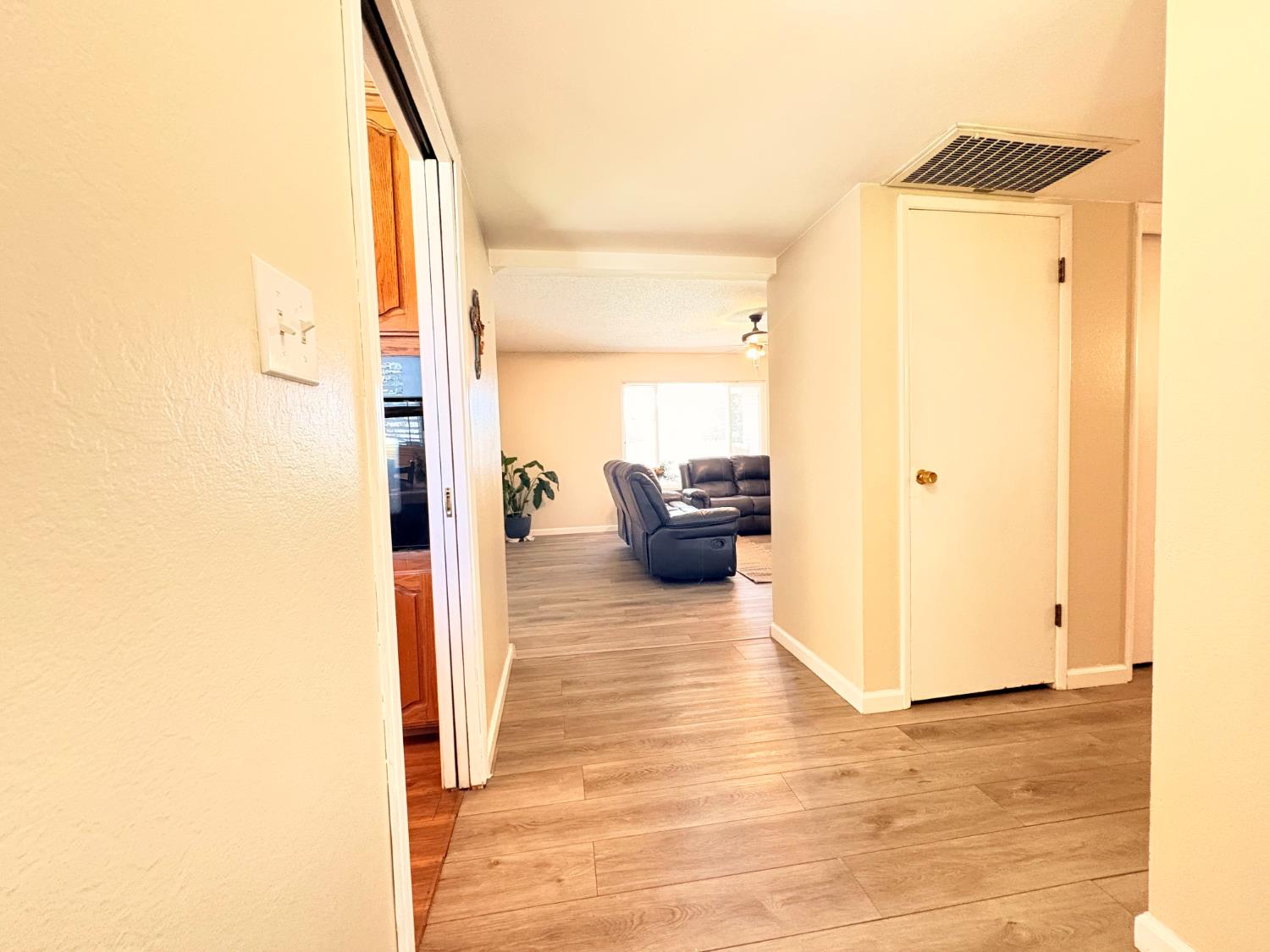 683 E Browning, Fresno, CA 93710