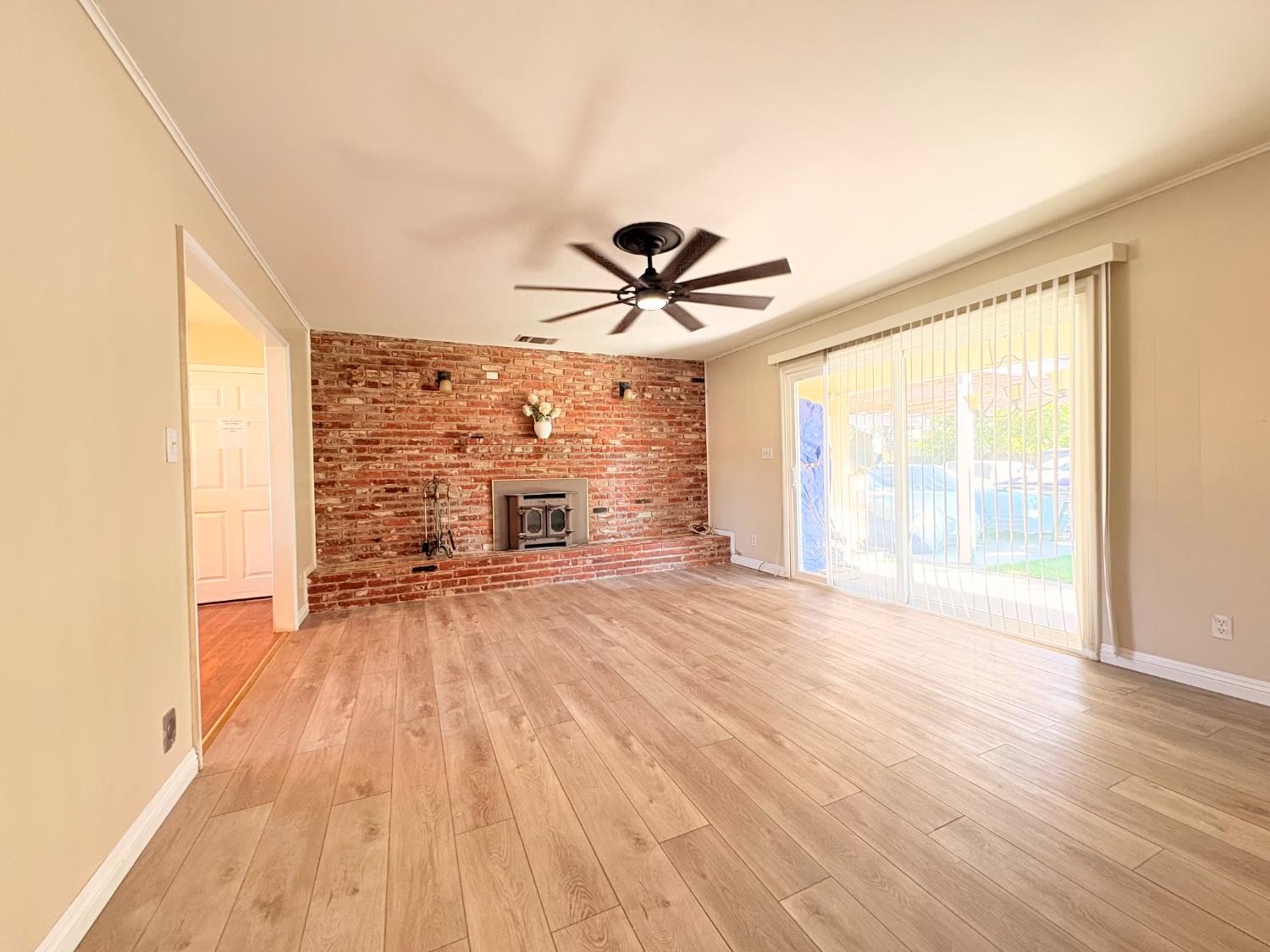 683 E Browning, Fresno, CA 93710
