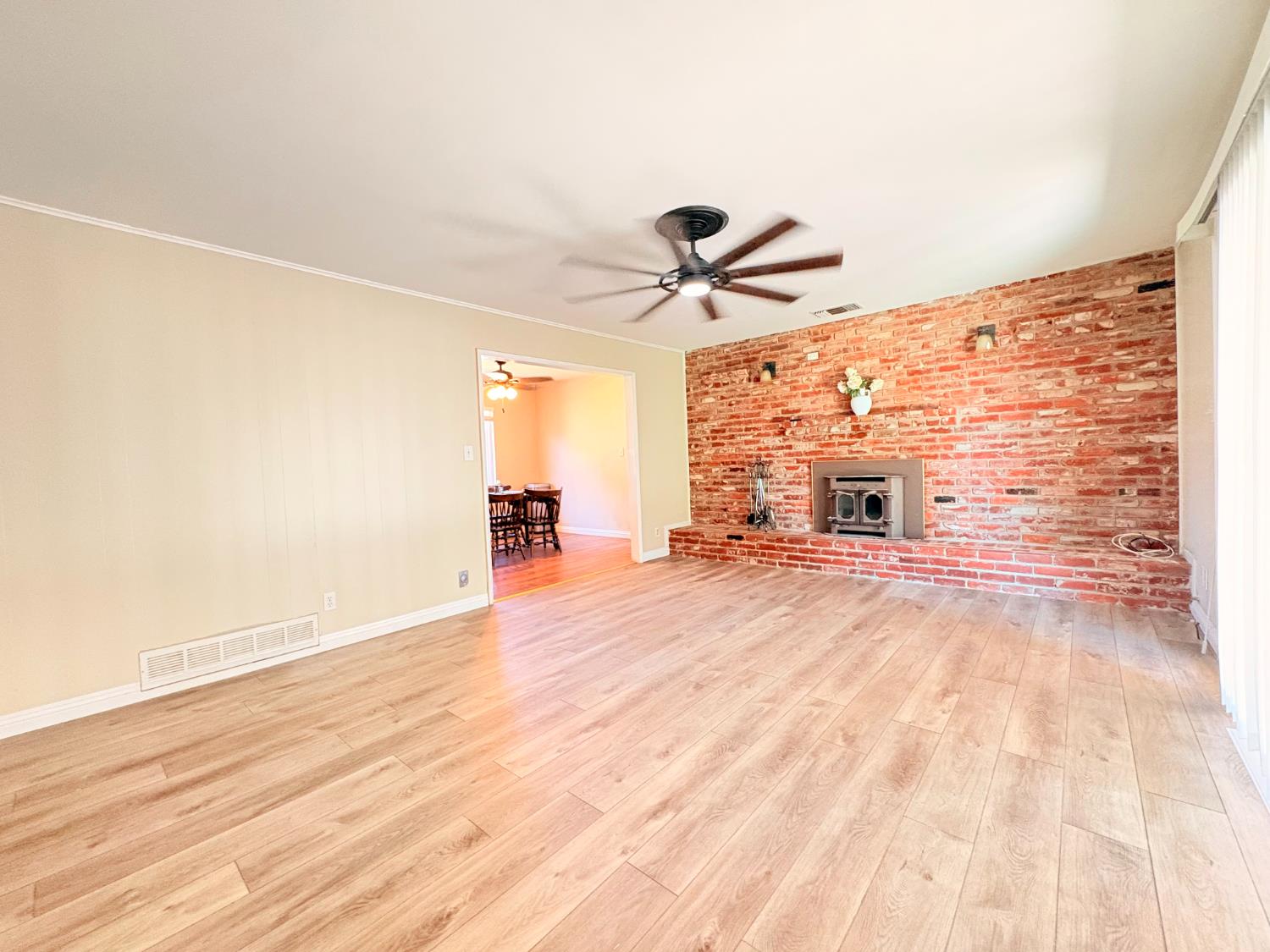 683 E Browning, Fresno, CA 93710