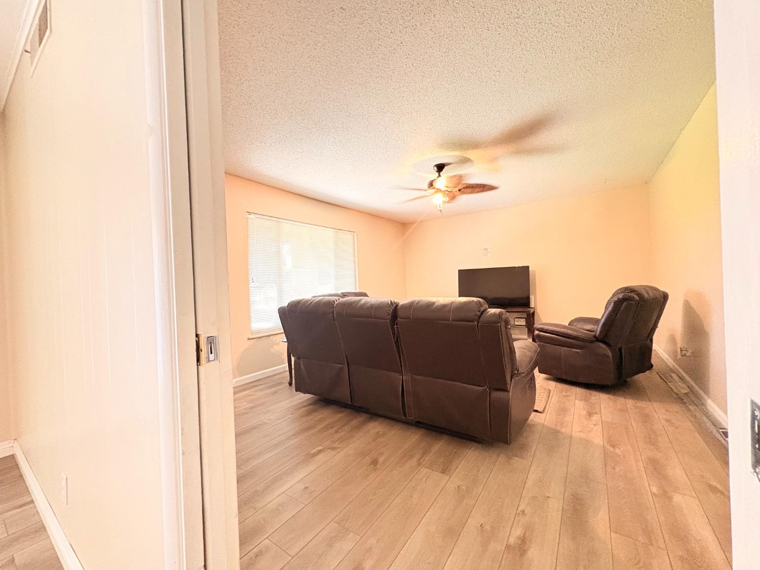 683 E Browning, Fresno, CA 93710