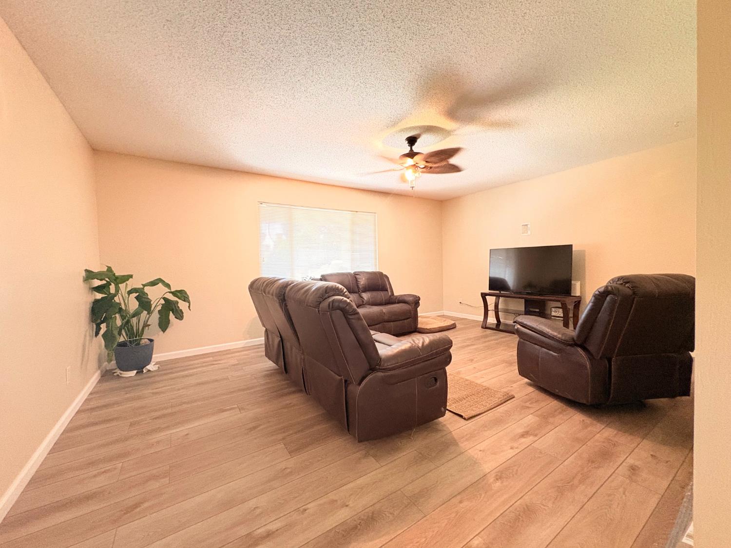 683 E Browning, Fresno, CA 93710