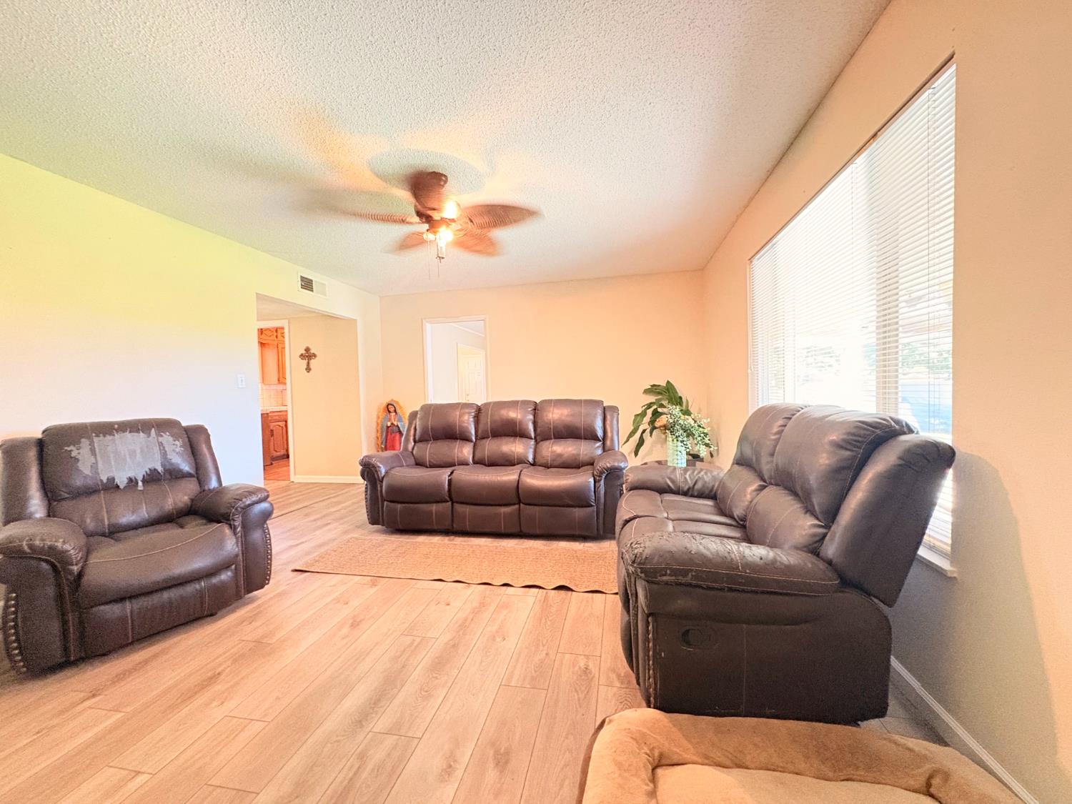 683 E Browning, Fresno, CA 93710