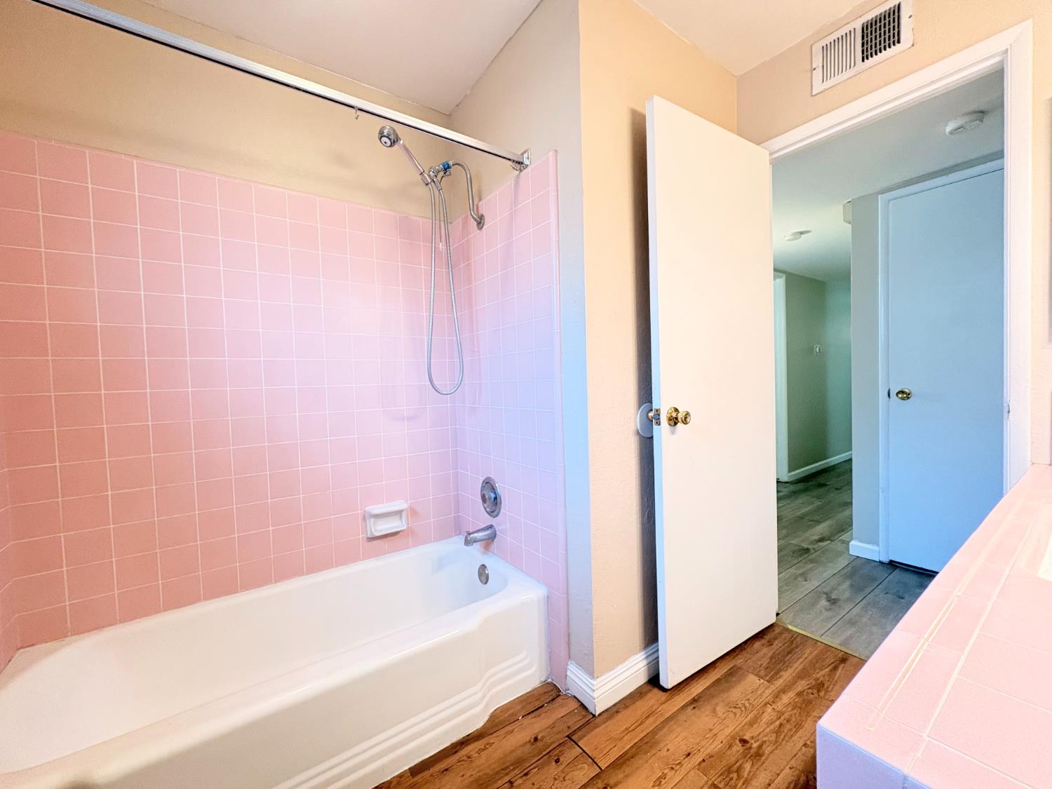 683 E Browning, Fresno, CA 93710