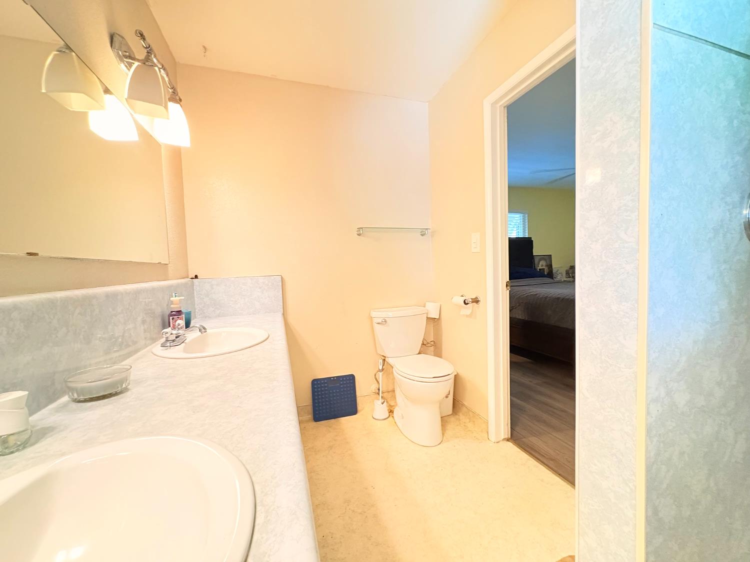 683 E Browning, Fresno, CA 93710