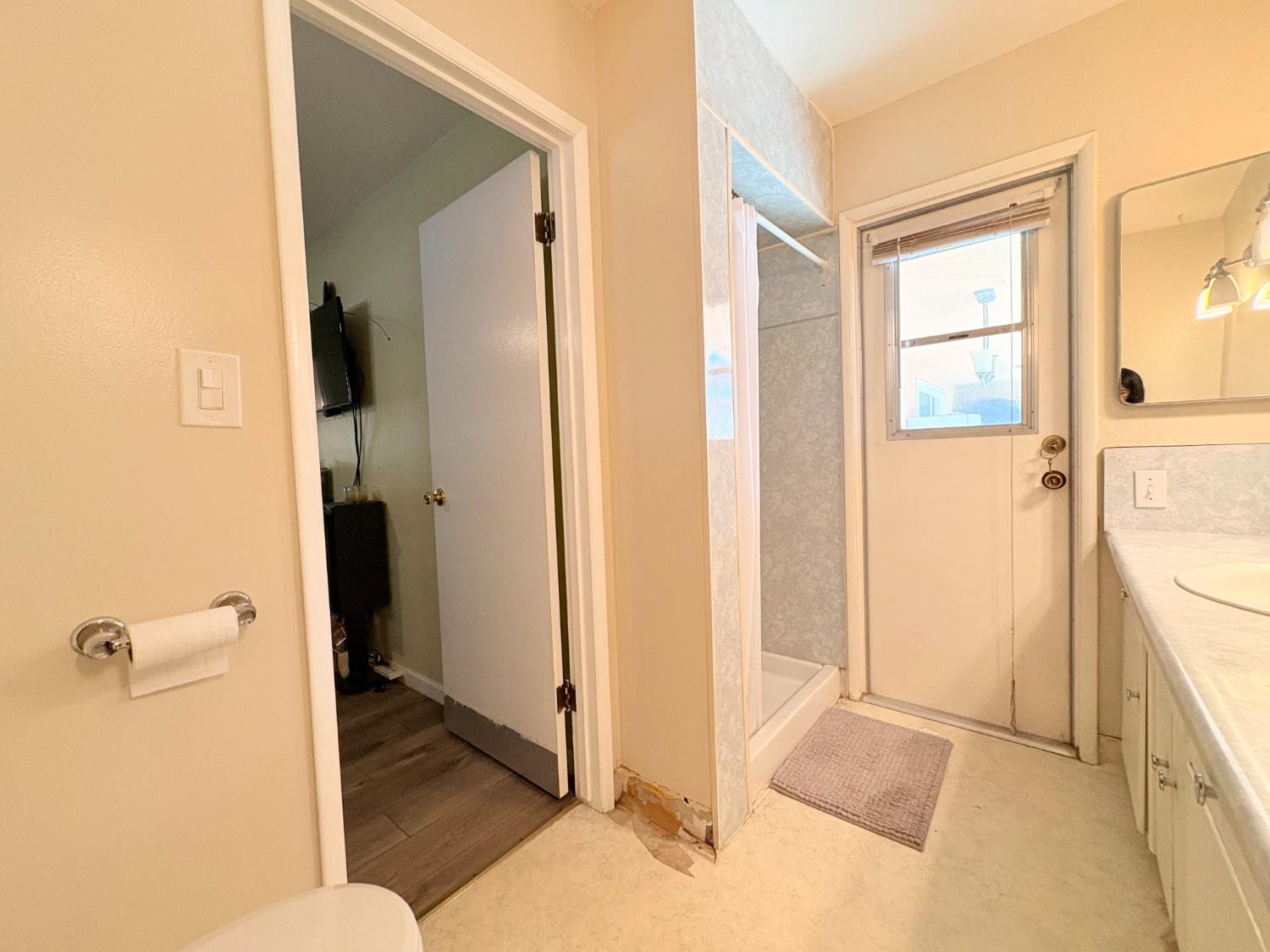683 E Browning, Fresno, CA 93710