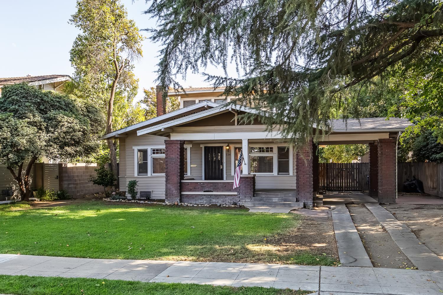 734 E Peralta Way, Fresno, CA 93704