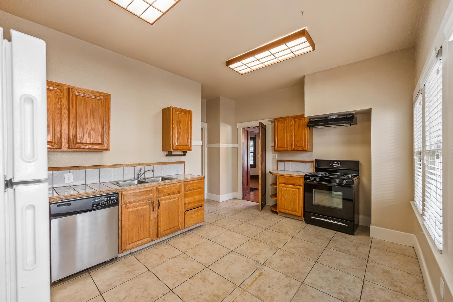 734 E Peralta Way, Fresno, CA 93704