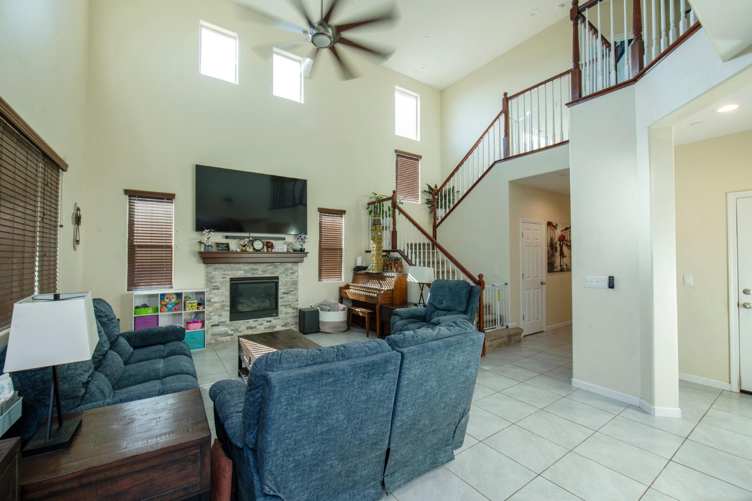 1604 porter, Visalia, CA 93291