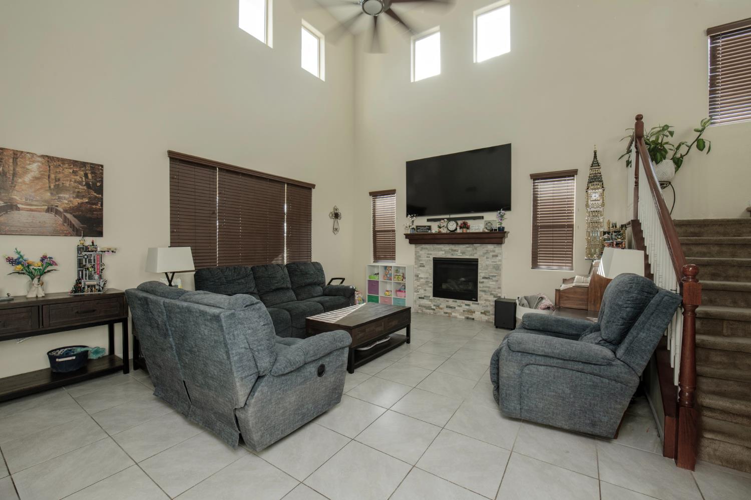 1604 porter, Visalia, CA 93291