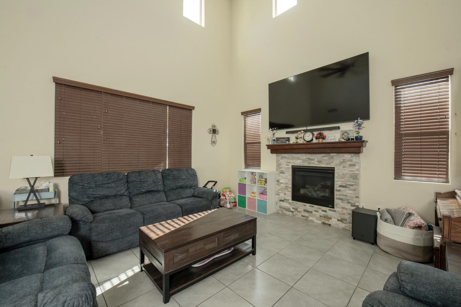 1604 porter, Visalia, CA 93291